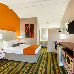 2* Hotel Howard Johnson By Wyndham Airport/downtown Area