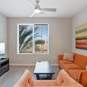 Apartment Gia Modern 2 Bedroom With Swimming Pool, Phoenix